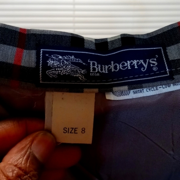 Authentic vintage Burberry skirt schoolgirl😍🥰 - Picture 4 of 8